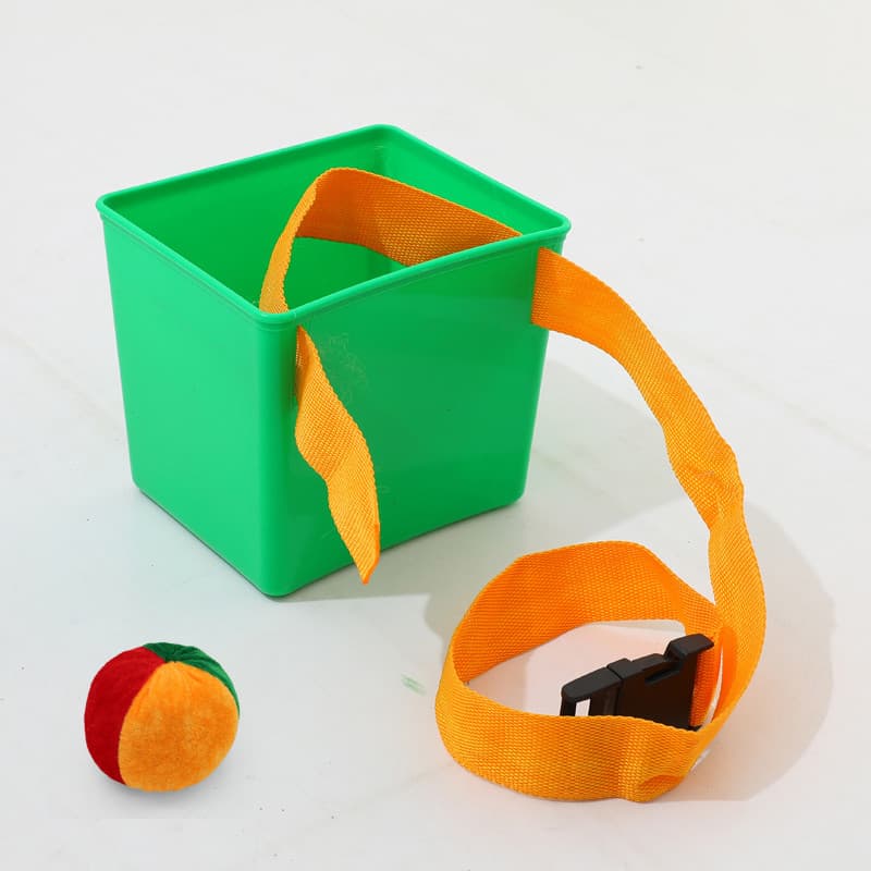 Jardim de infância sentido integração treinamento ao ar livre balde jogando saco de areia brinquedo volta balde crianças