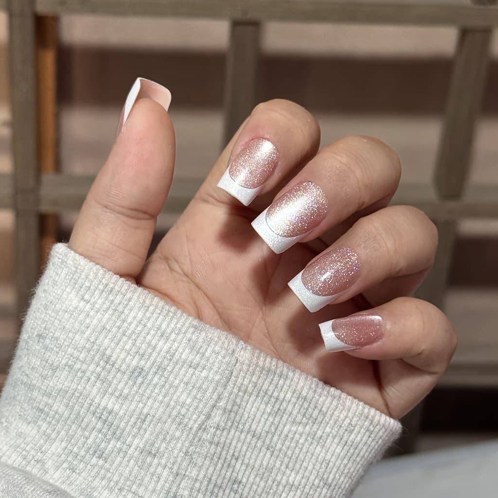 30 peças de unhas francesas curtas de olho de gato Aurora rosa/marrom, unhas falsas de olho de gato em Gel macio brilhan