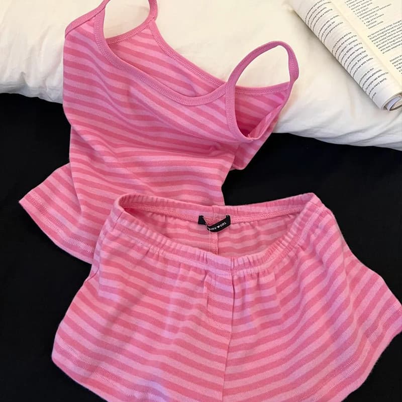Pijama Feminino Rosa Dopamina Listrado Relaxado com Camisola e Shorts, Novo Conjunto de Loungewear Doce para o Verão 202