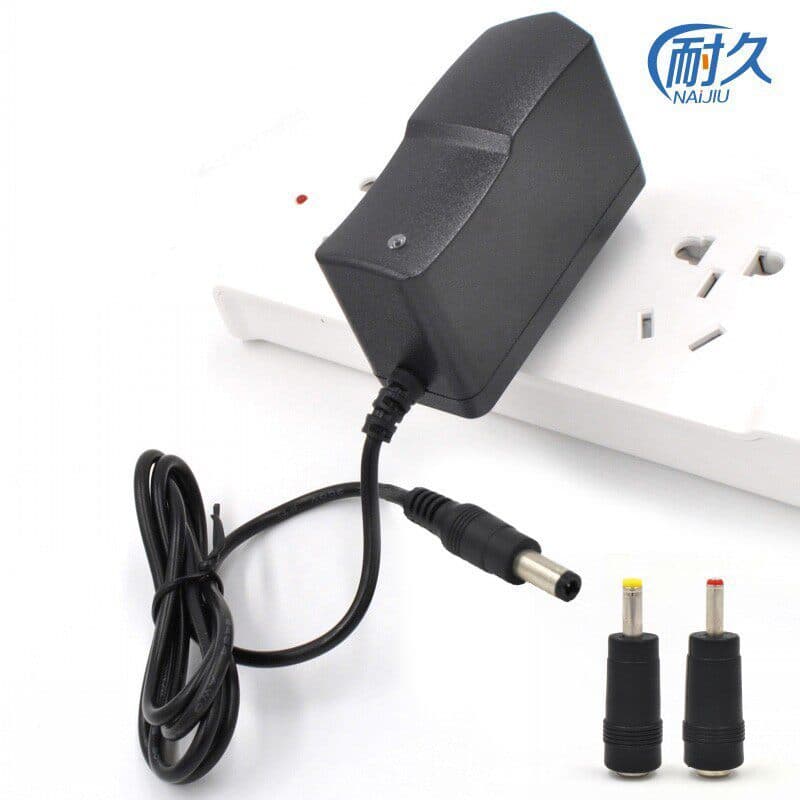 Carregador 4.2V8.4V12.6V12v18V9V25V chave de broca elétrica lanterna luz de pesca fáscia arma bateria de lítio