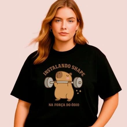 Camiseta Plus Size Preta com Estampa Capivara, Gola Redonda e Manga Curta Academia Estilosa Confortavel Divertida