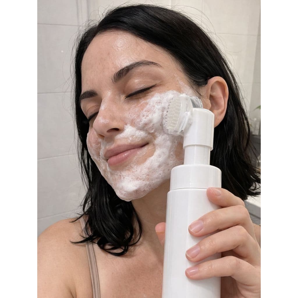 Kit Frasco Espumador com Escova Silicone 150ml - Mousse - Skin Care - Limpeza Facial - Ideal p/ Viagem