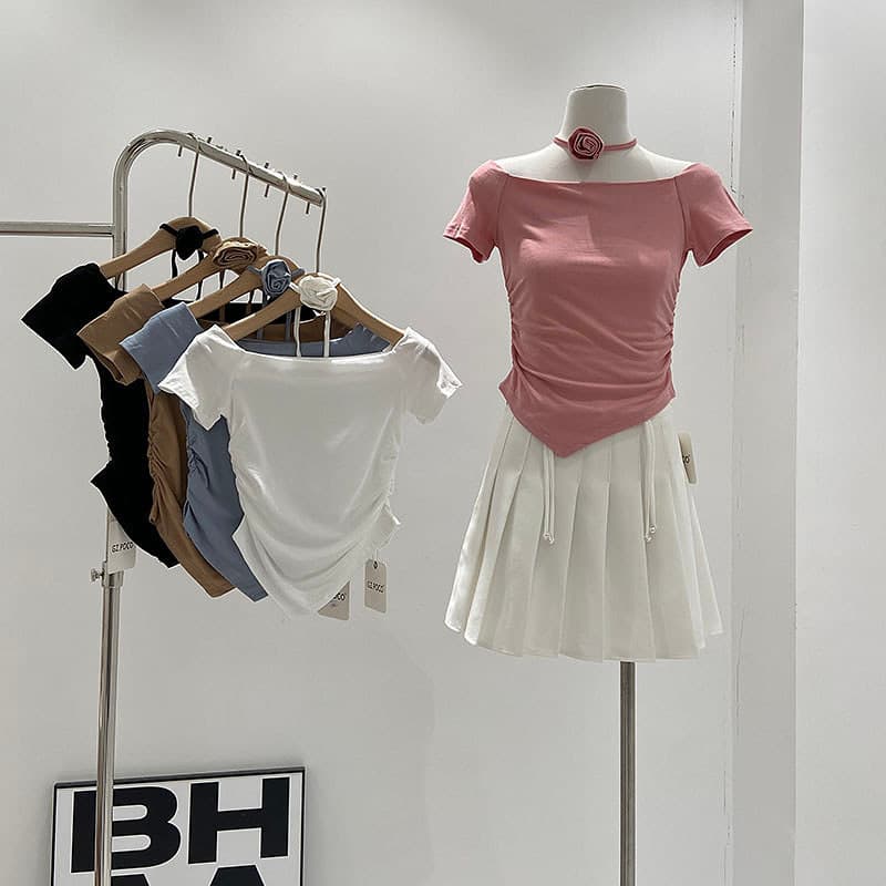 2024 verão novo estilo versão coreana Commuter doce picante Design Irregular cintura estreita curto de um pescoço camise