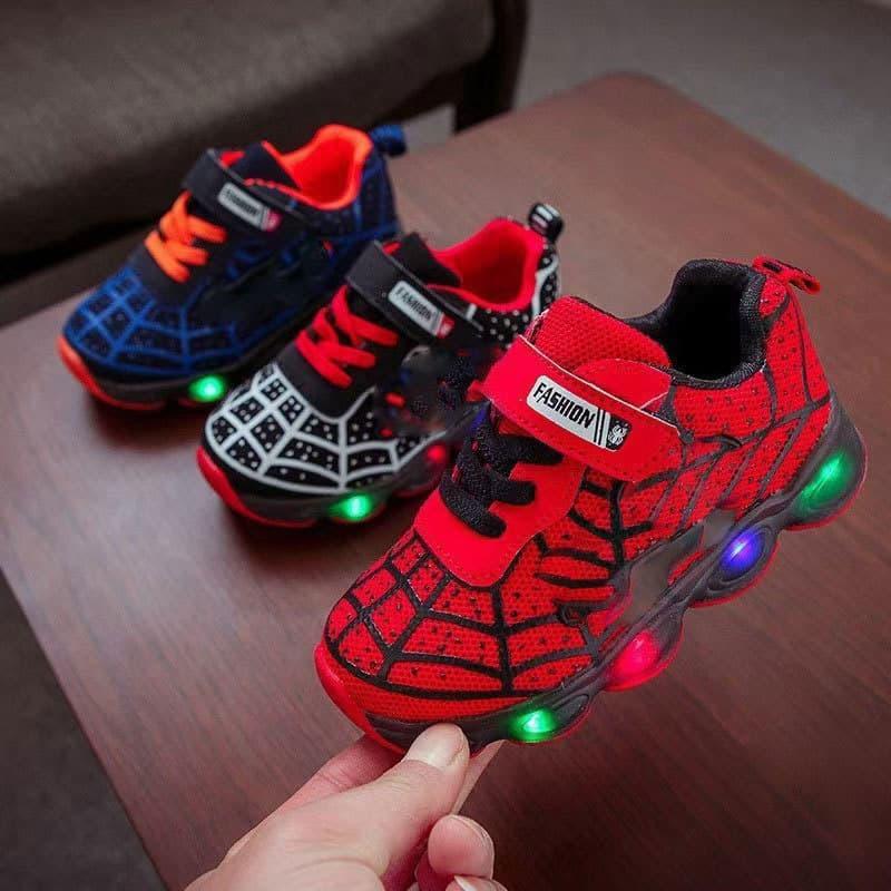 Tênis de sola macia e elegantes para crianças de 3 a 12 anos, meninos e meninas, com luzes LED e cabedal em malha.
