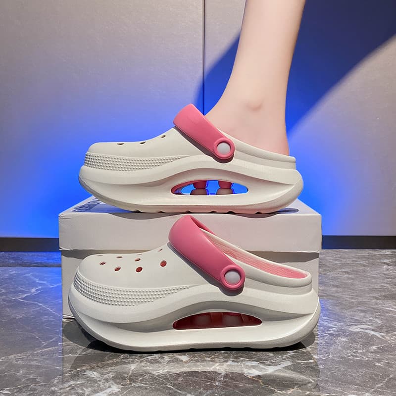 Buraco sapatos femininos verão 2026 novo estilo merda-piso sola macia Toe-coberto chinelos ao ar livre antiderrapante so