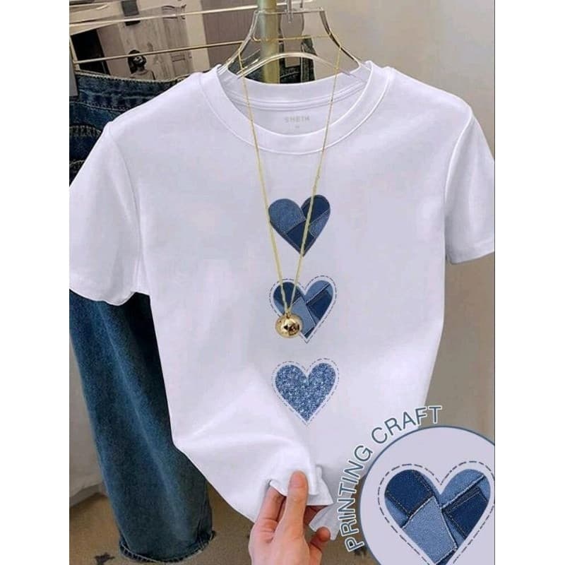 T-SHIRT  Camiseta Casual Diária Feminina de Gola Redonda com Bloco de Cores e Estampa de Coração