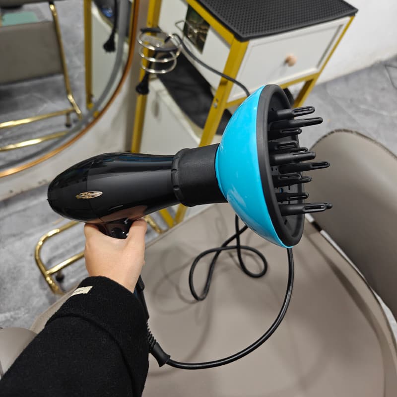 Barbeiro dedicado secador de cabelo secador de cabelo secador de de dispensando de cabelo