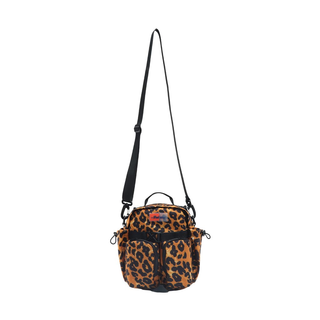 OFFWINTER Urban Tour Bolsa pequena mochila de três propósitos com estampa de leopardo