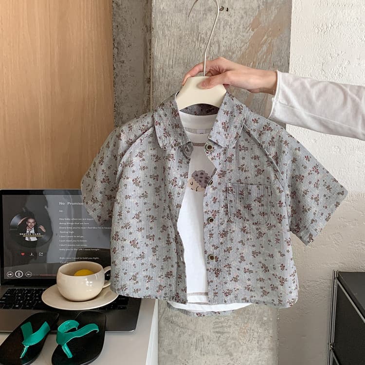 Meninos flor camisa de manga curta verão 2026 novo estilo crianças bonito Casual meia manga topo bebê verão roupas finas