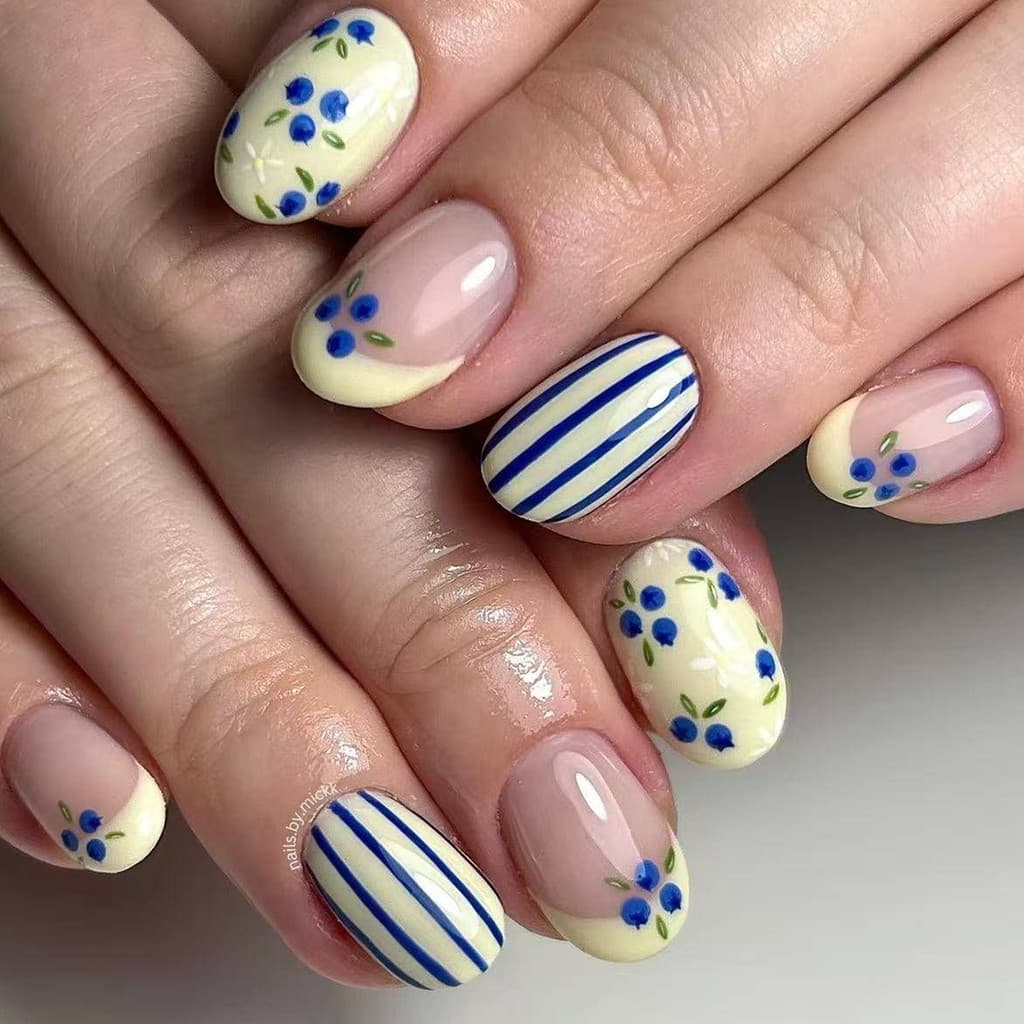 Unhas de Manicure usando unhas curtas ovais francesas doces estilo fofo listras de mirtilo creme unhas amarelas 1LGU