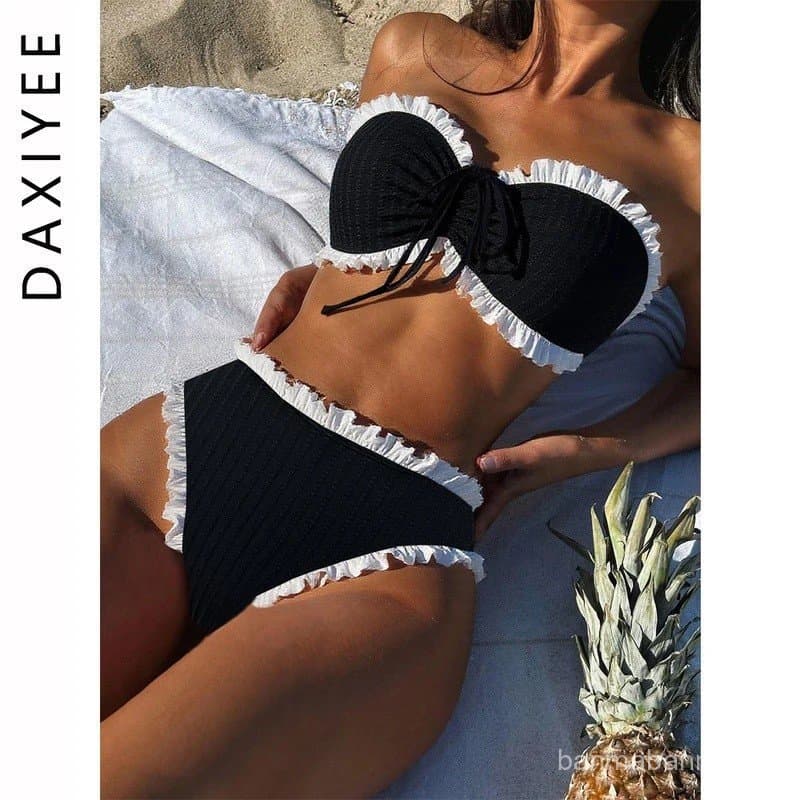 Conjunto de Biquíni Bandeau com Babados e Efeito Enrugado, Branco e Preto em Cores Contrastantes, Moda Praia Feminina, R