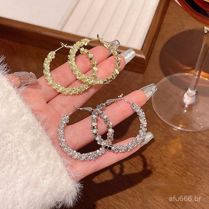 Brincos de argola de diamante super brilhantes e versáteis, brincos de moda feminina personalizados de alta qualidade