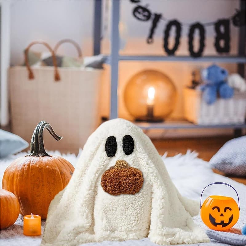 Fantasma De Halloween Com Almofada De Abóbora