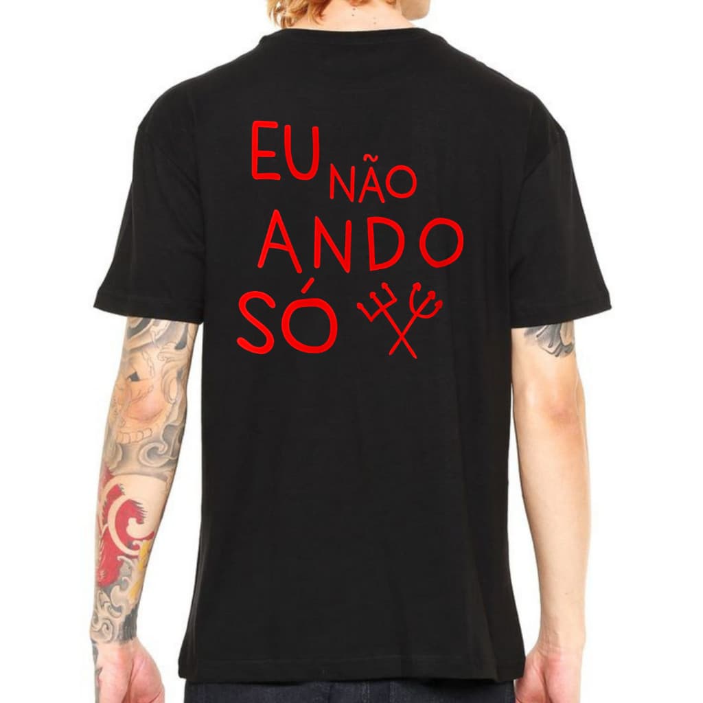 Camiseta Estampada Eu Não Ando Só Exú Umbanda Candomblé Axé Basico 100% Algodão