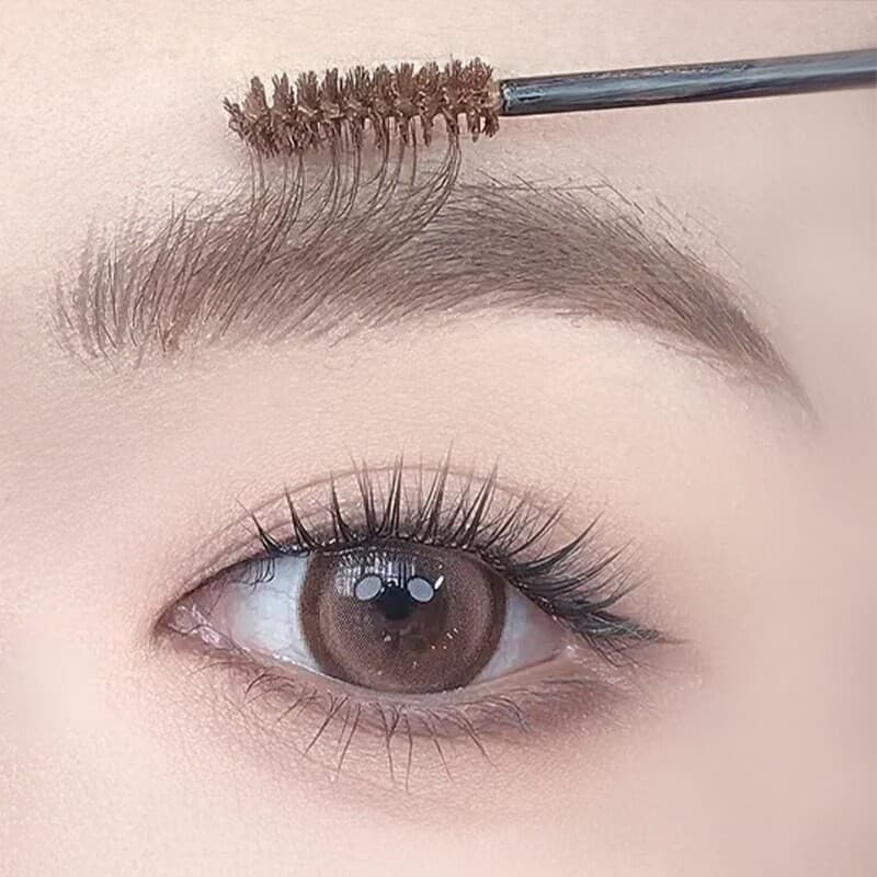 [Light Yan Tiancai] Segurando maquiagem cor Natural tridimensional selvagem sobrancelha lápis tingimento creme de sobran