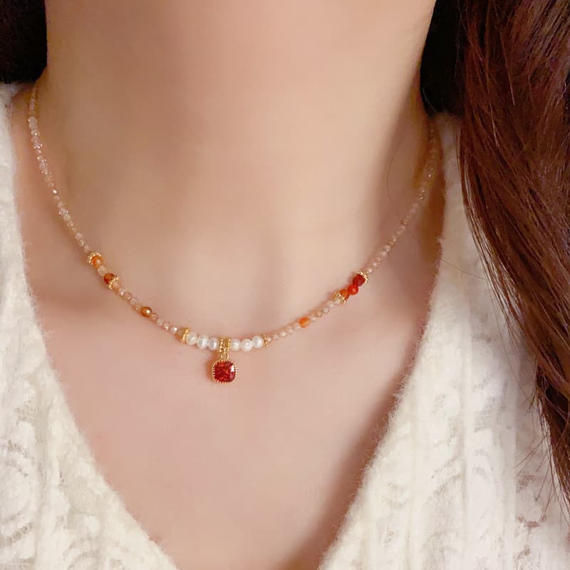 Colar feminino com pingente de diamante quadrado de zircônia de pérola de água doce