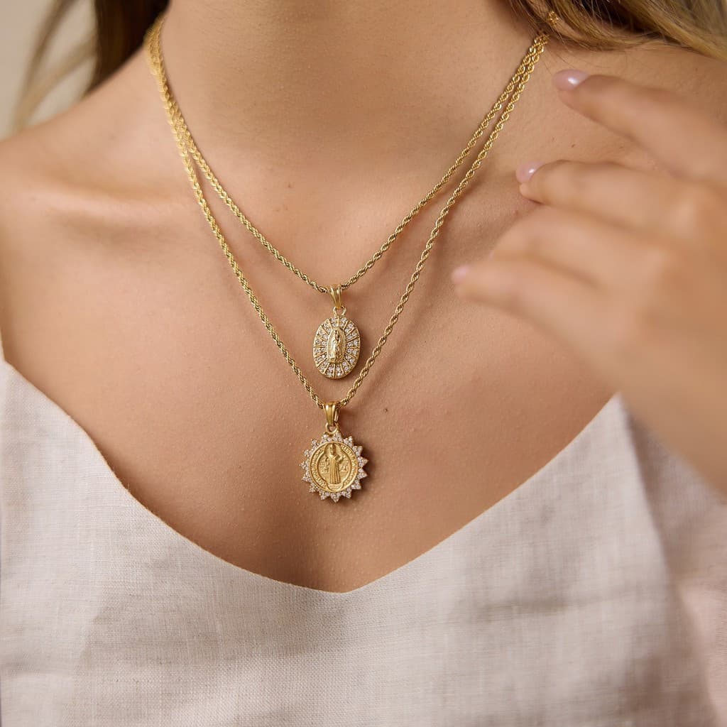 Colar feminino com diamantes incrustados de aço inoxidável banhado a ouro 18K retrato clavícula corrente hipoalergênica