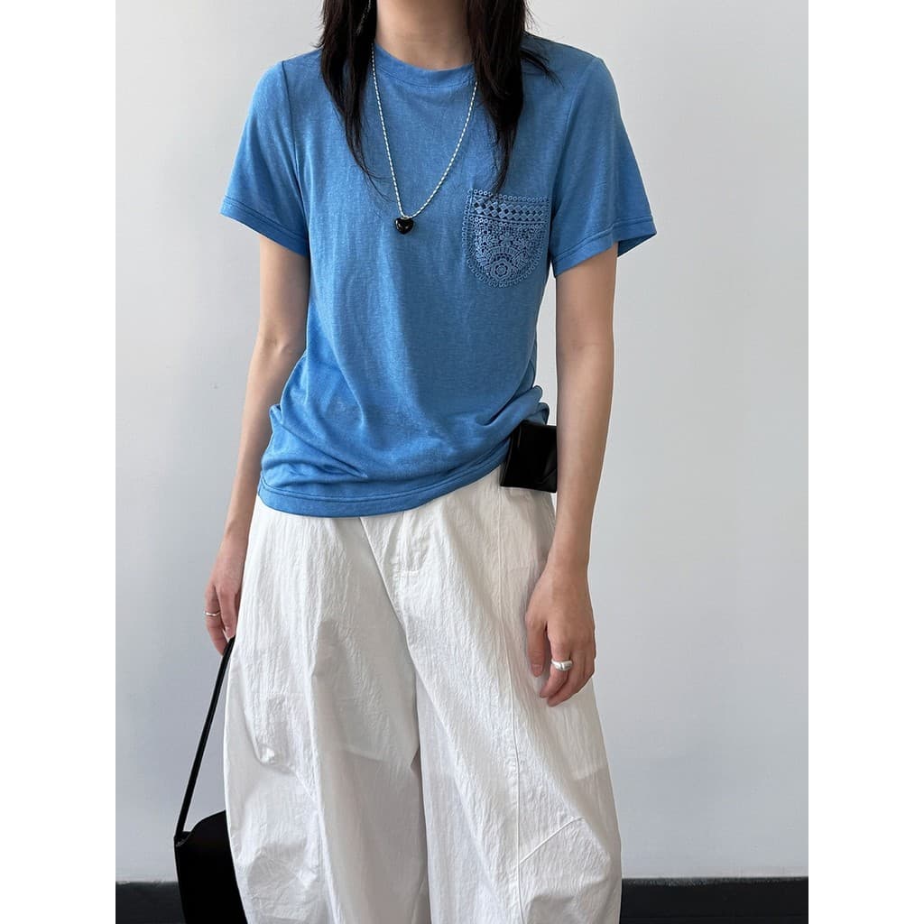 Céu azul em torno do pescoço ombro bordado Tencel camiseta feminina estilo coreano ins Design de manga curta verão estil