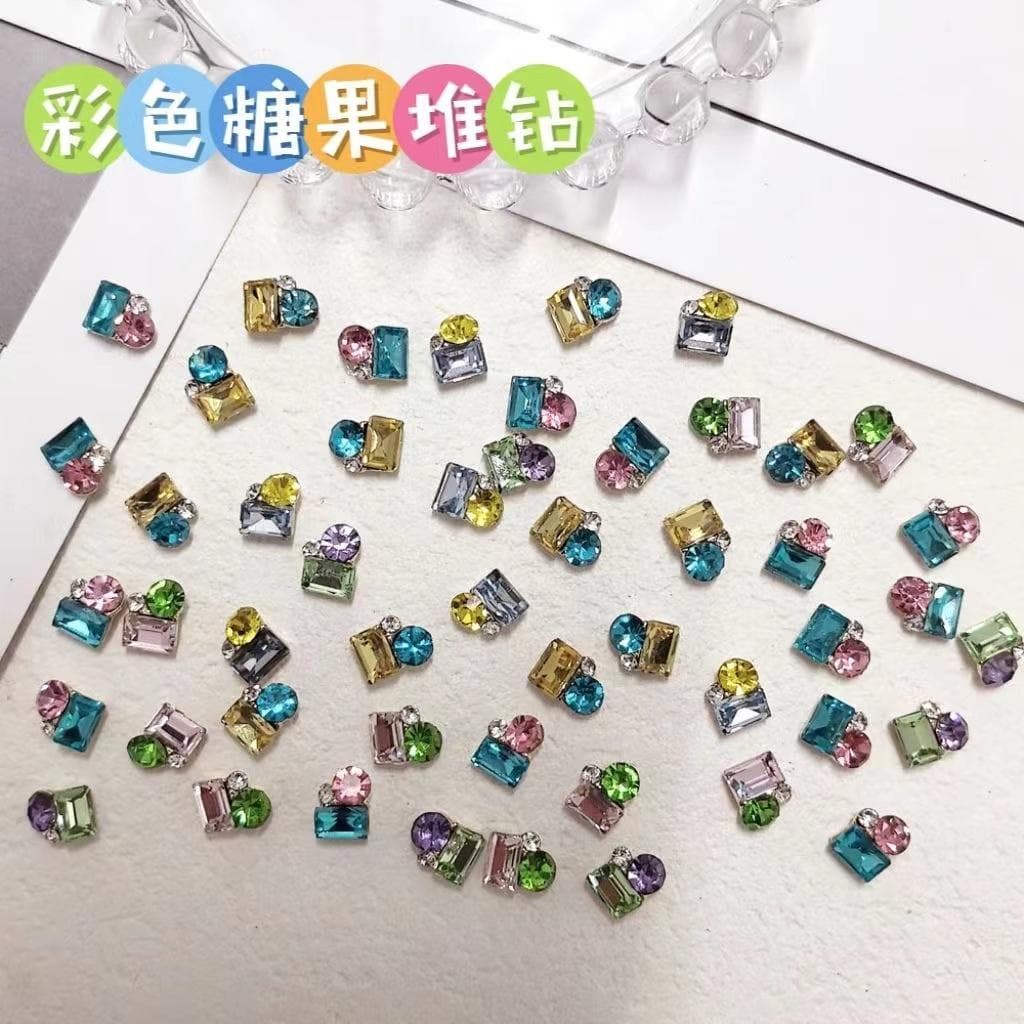 Nova pilha de refrigerante doce colorida em forma especial Manicure checa produto acabado cor misturada bola de diamante