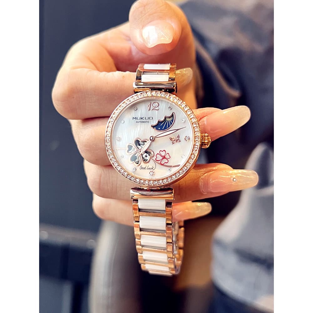 Trevo de quatro folhas luxo deusa relógio feminino novo estilo luz luxo nicho feminino relógio luminoso oco à prova dwat