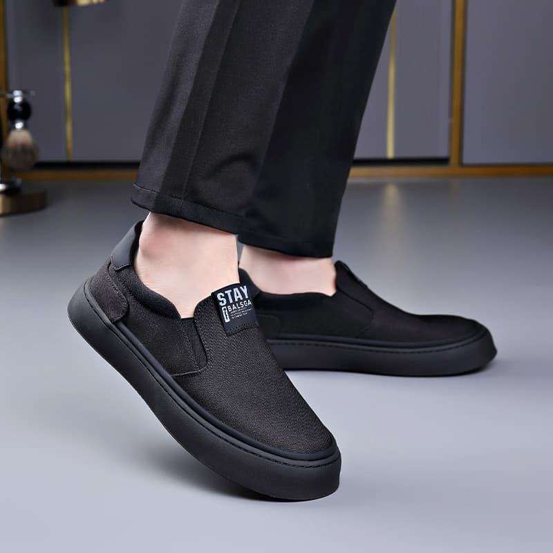2025 novo estilo respirável deslizamento-On preguiçoso leve sapatos de pano masculino preto na moda sapatos de pano Oxfo
