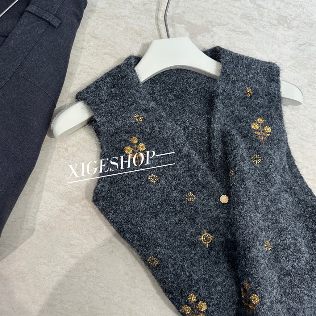 Nicho luz luxo frisado Retro com decote em V colete de malha feminino em camadas Design exterior solto colete topo outon
