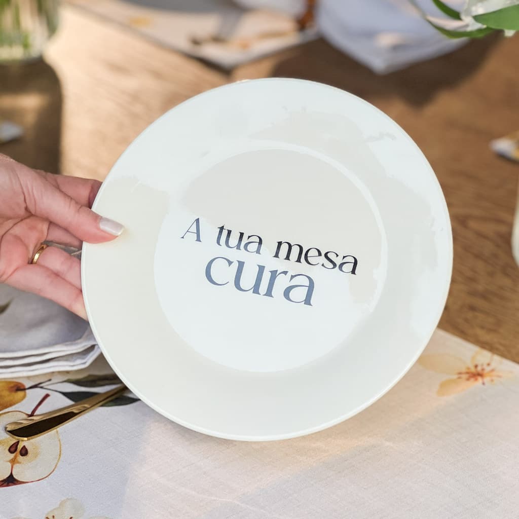 Prato de Sobremesa com Frase "A tua mesa cura"