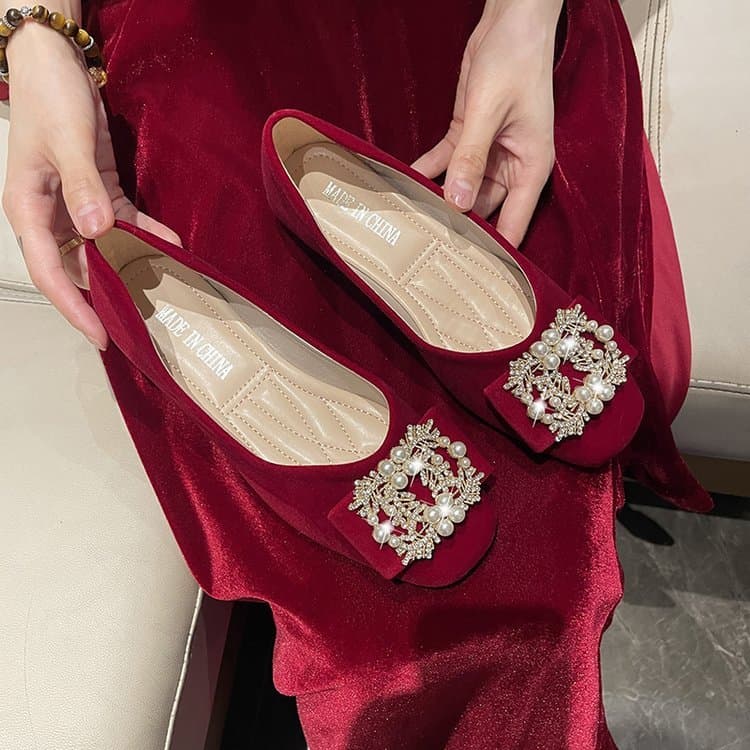 Sapatos de casamento planos de salto baixo com bico quadrado vermelho Xiuhe roupas torradas de casamento sapatos de sola