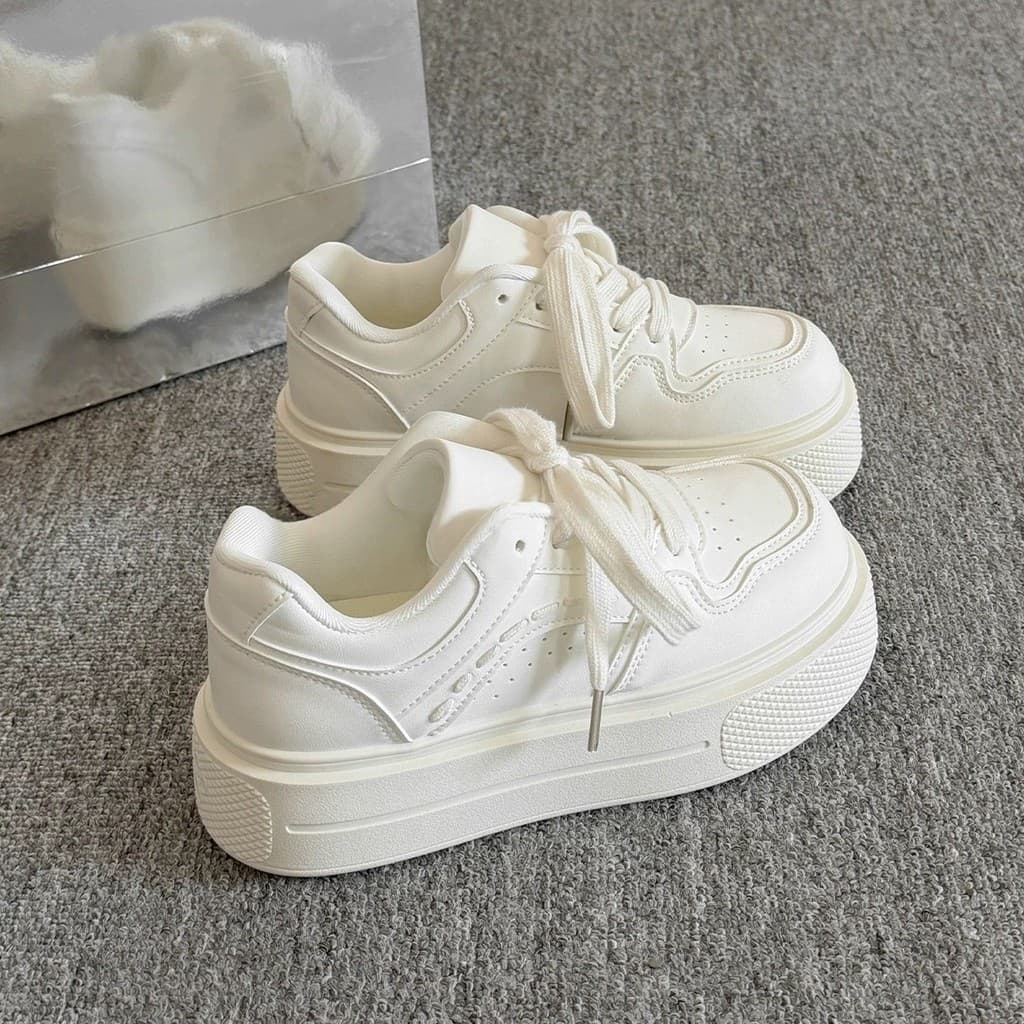 High-End sentimento pequenas pessoas aumentadas sapatos brancos de sola grossa feminino 2026 novo estilo primavera outon