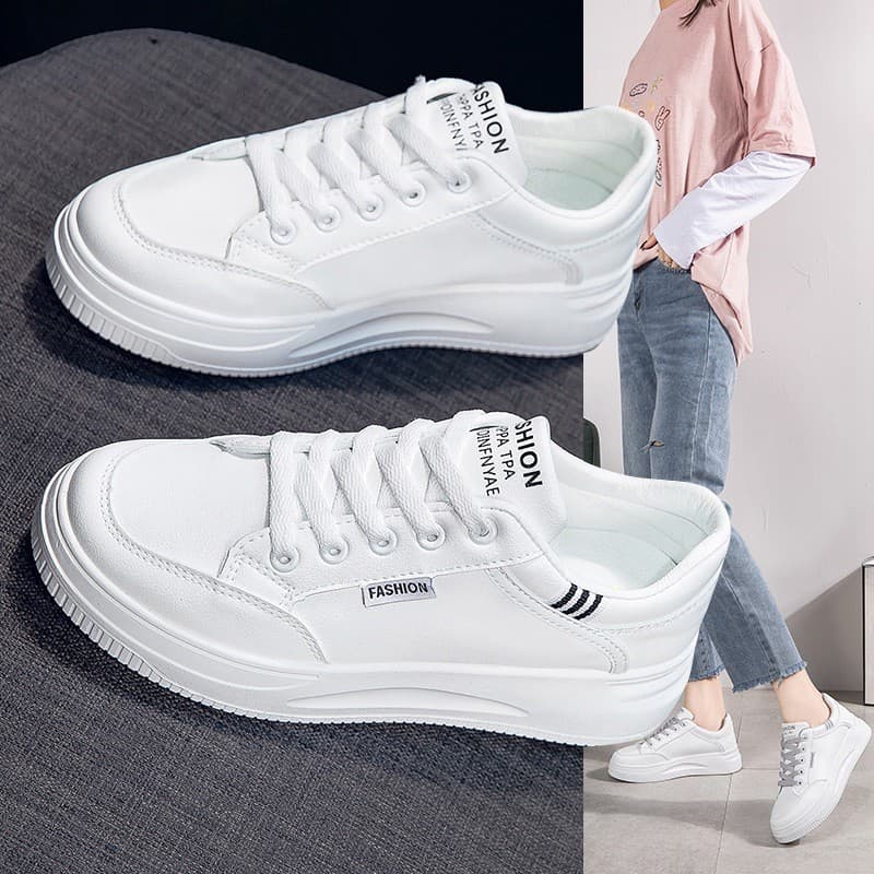Pequenos sapatos brancos femininos 2025 novo estilo primavera outono All-Match respirável antiderrapante tênis de sola g