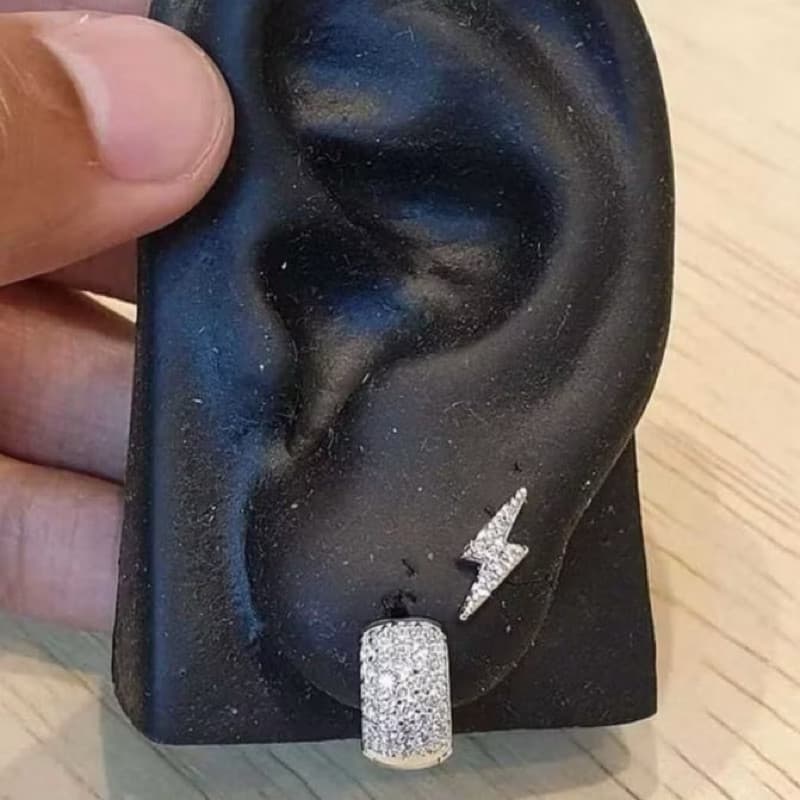 Piercing Raio Com Zircônias Cravejado Para Furo Orelha Tragus Helix
