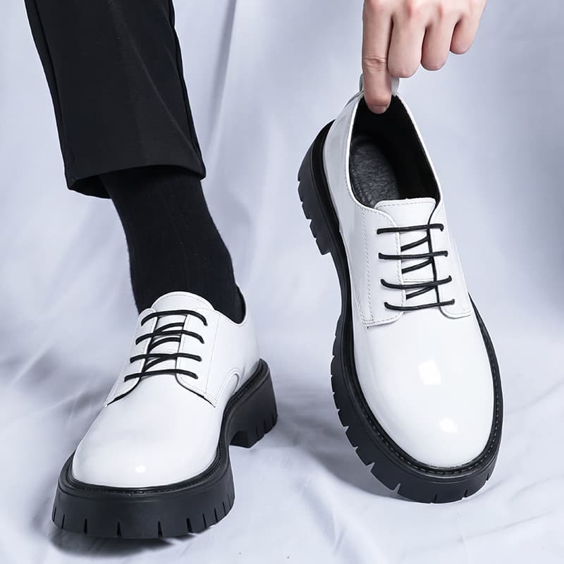 Sapatos de couro branco masculino estilo britânico superfície brilhante aumento orgasmo sapatos casuais da moda estúdio