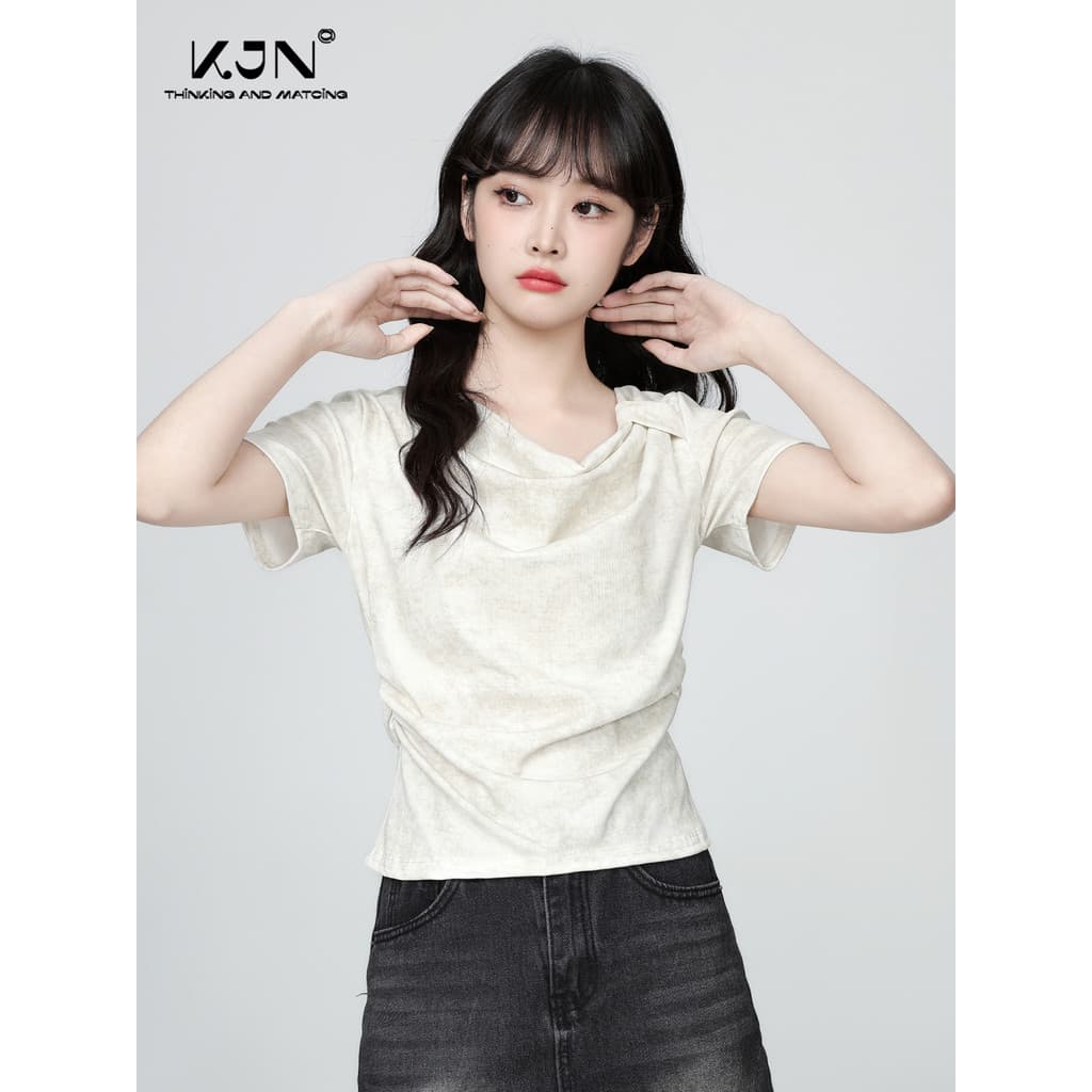 Camiseta feminina de manga curta com gola Diagonal francesa 2026 verão novo estilo gola oscilante Irregular cintura estr