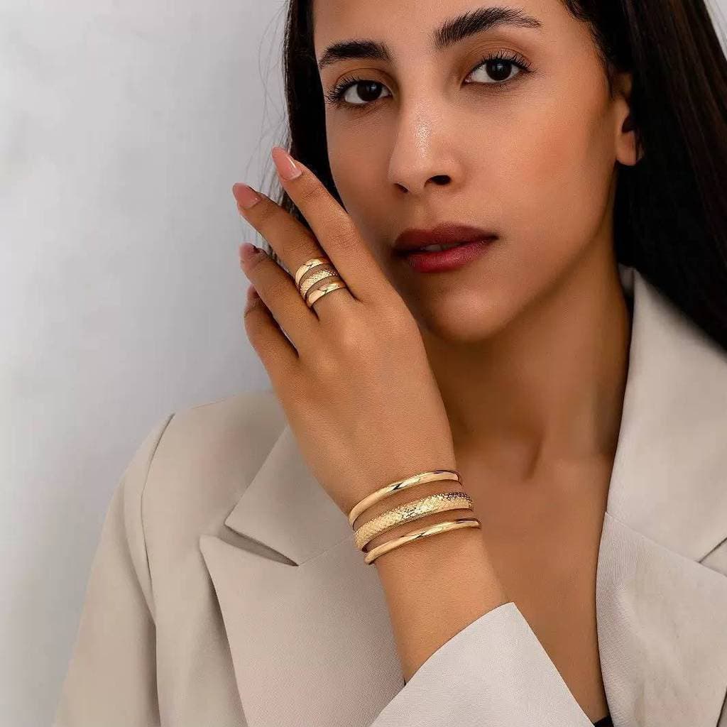 Kit Pulseira Bracelete e Anel 3 Camadas Prata Dourado Design Elegante Uso Casual Acessório Feminino para Presente Mdl A