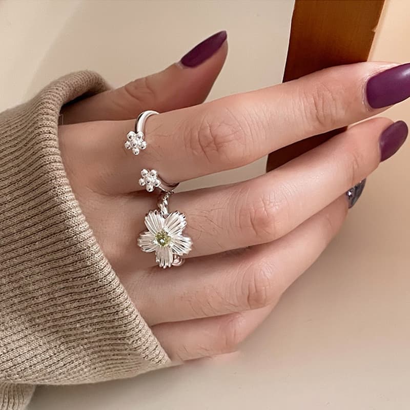 Anel aberto de flor de filigrana exclusivo e elegante