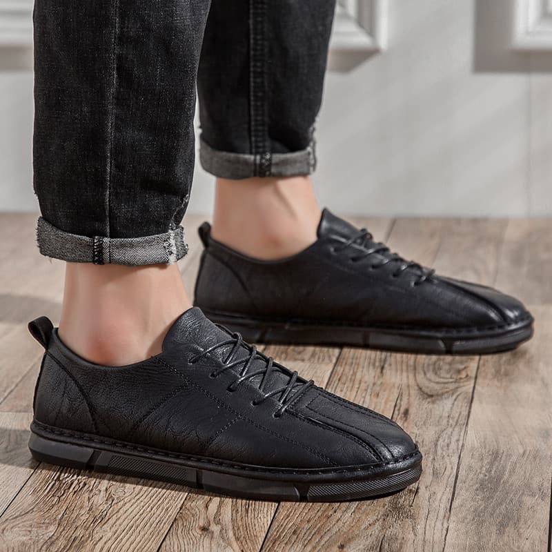 Verão 2026 novo estilo Social pequenos sapatos de couro masculino na moda All-Match sapatos casuais sola macia estilo br