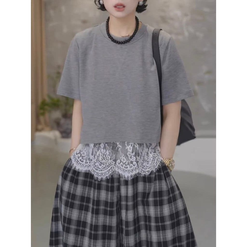 Falso de duas peças novo estilo renda costura manga curta camiseta feminina verão moda mais magro olhar All-Match