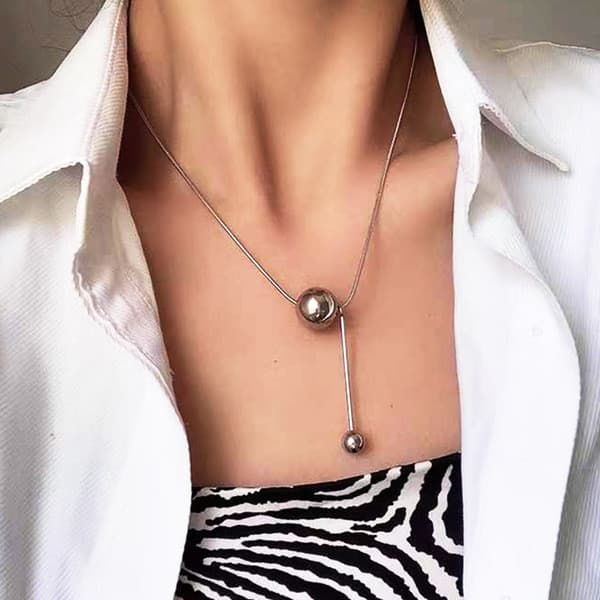 | colar prata | 【bijuterias femininas】 ✪Japonês coreano estilo legal bola de Metal pingente colar europeu americano eleg