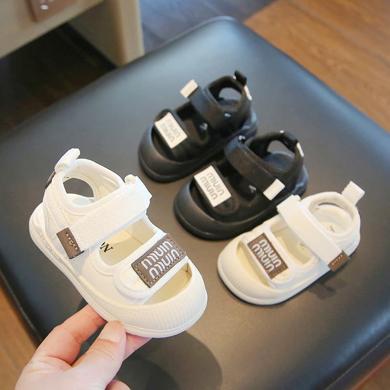 Versão coreana crianças sandálias 2025 estilo verão bebê criança sapatos Baotou meninos crianças sapatos de praia respir