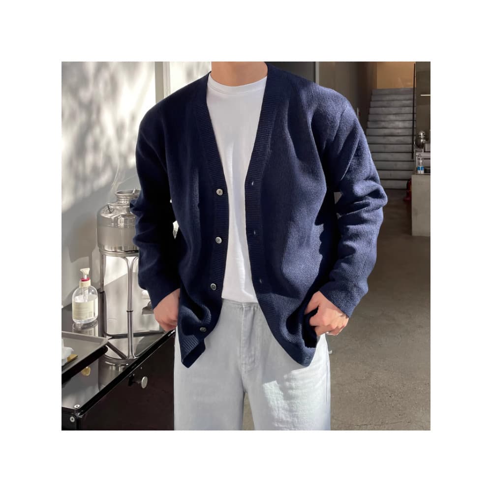 Cor sólida com decote em V camisola masculina outono 2025 novo estilo simples All-Match nicho moda solta Cardigan camiso