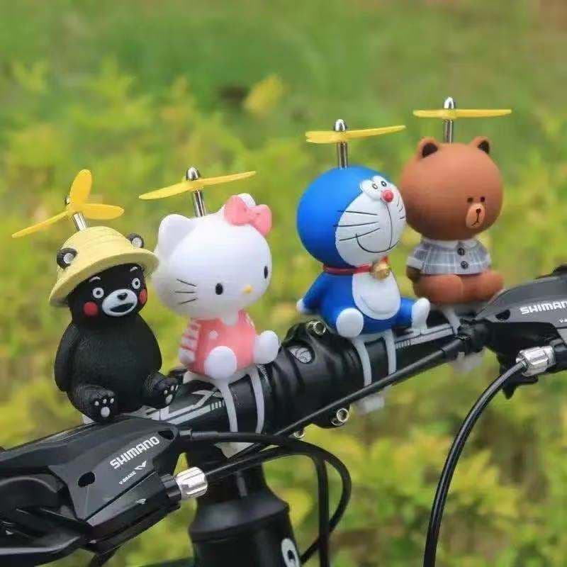 Hello Kitty Bear Ornamentos Marrom Motocicleta Bicicleta Elétrica Pato Doraemon Pikachu Minions Com Leve Decoração Bater