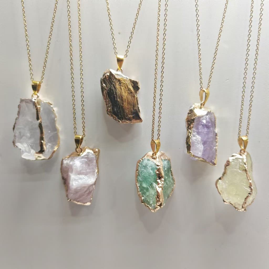 Pingente de pedra de cristal natural irregular, borda banhada a ouro, corrente de pedra triturada para suéter, acessório