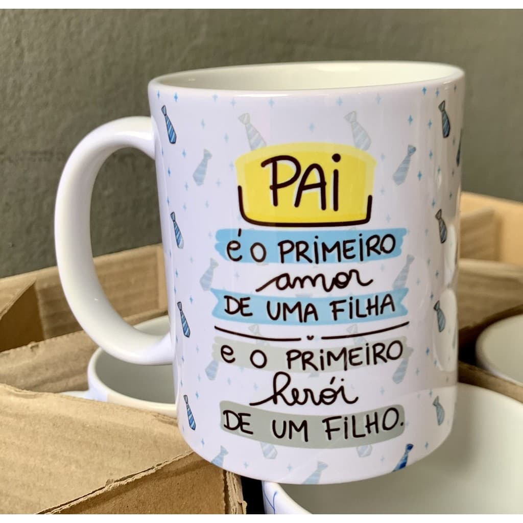 Caneca personalizada - Pai é o primeiro amor de uma filha e o primeiro herói de um filho