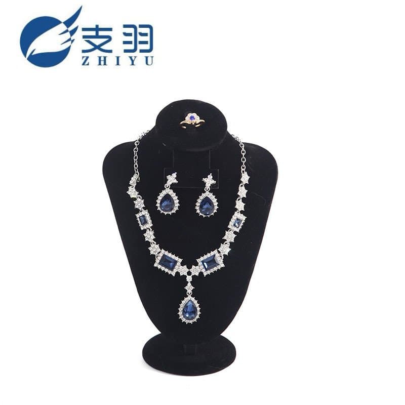 Suporte de manequim de veludo preto Zhiyu para exibir colares, joias, anéis, brincos e acessórios.
