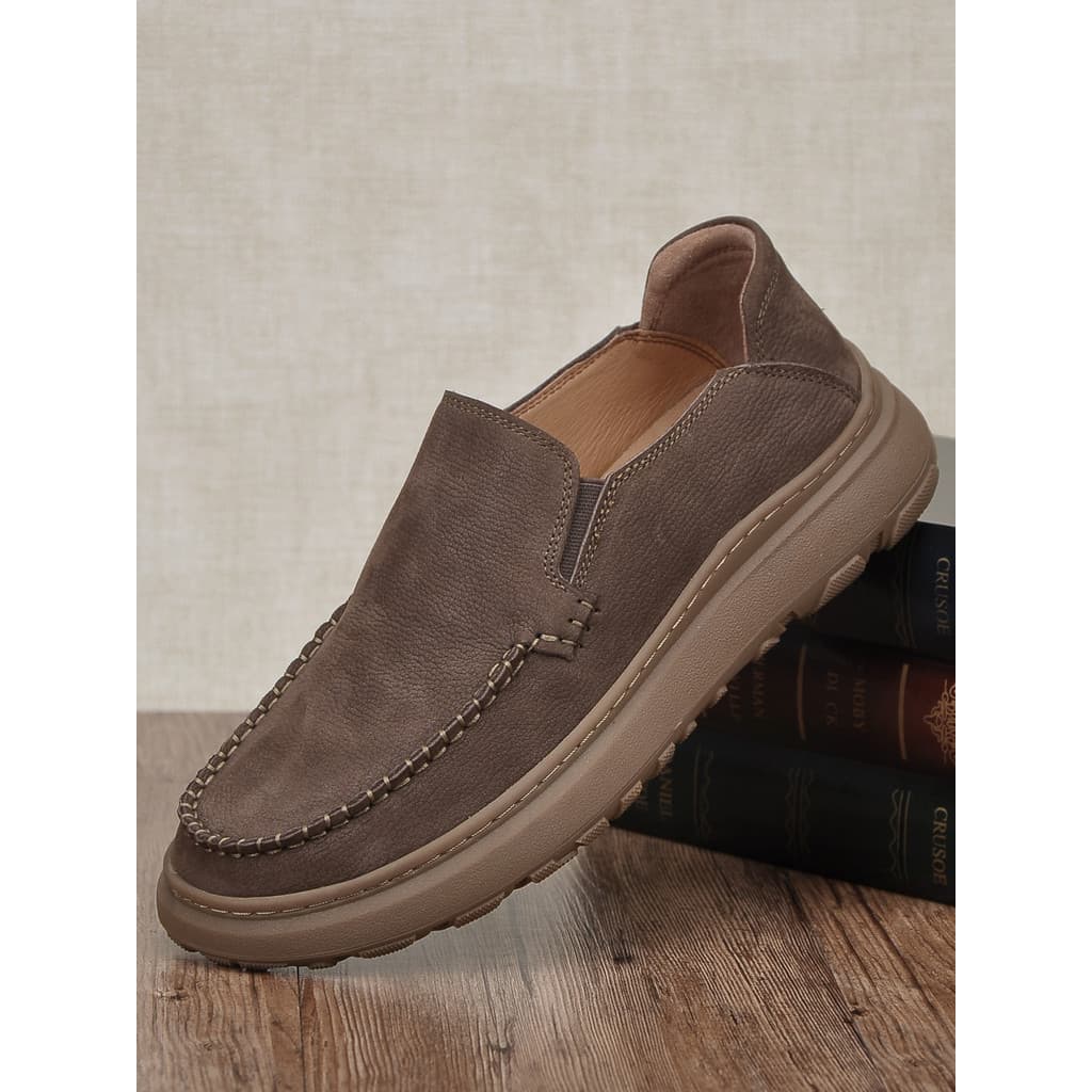 Sapatos masculinos de couro de primeira camada 2026 novo estilo respirável couro genuíno deslizamento em sapatos de cour