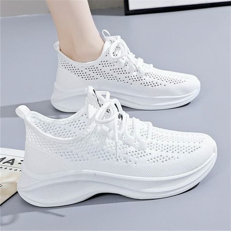 Sola macia antiderrapante na moda Casual absorção de choque sapatos de malha leve verão malha respirável correndo oco no