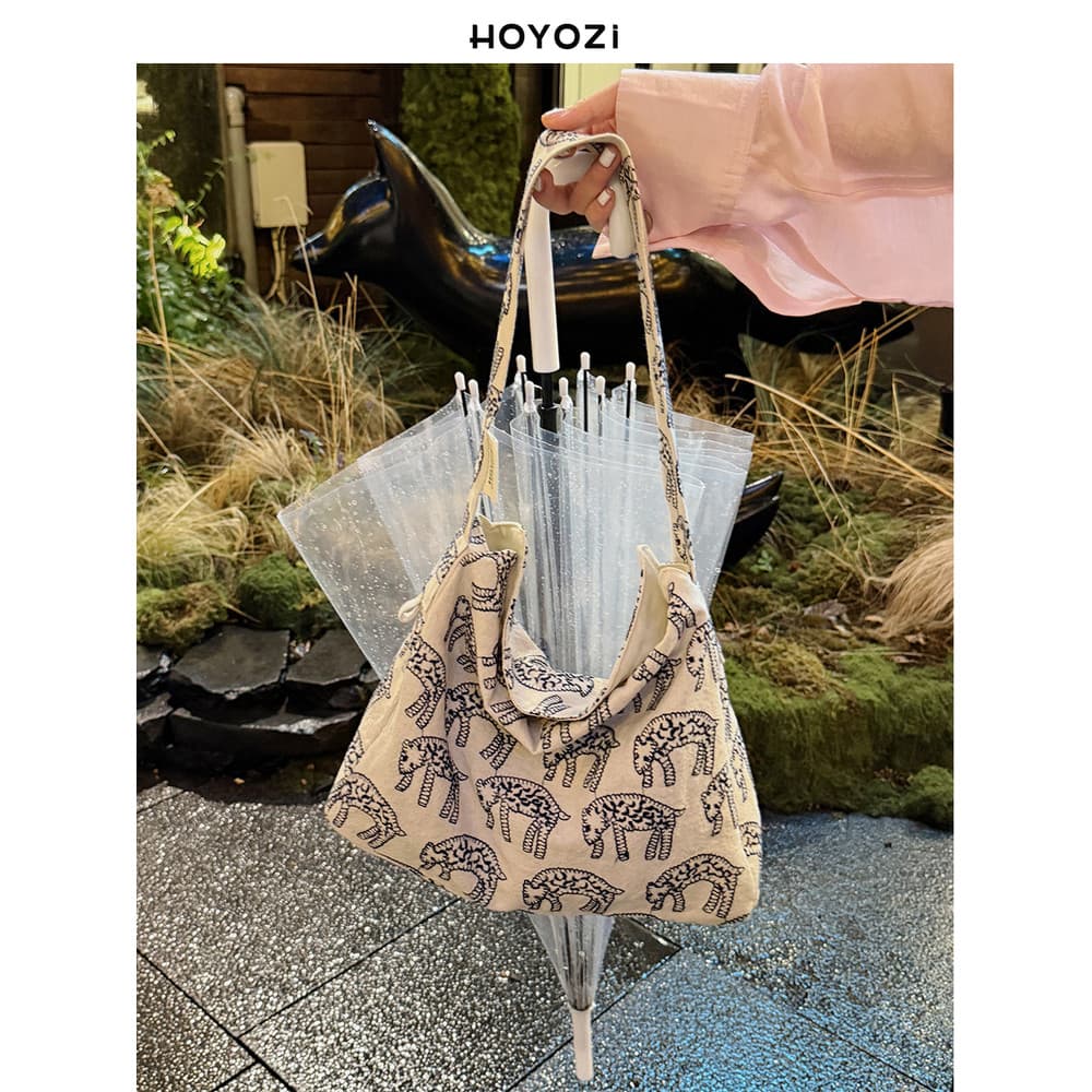 [Bolsa Xiaoyoujia] HOYOZI Original Leopard Canvas Bordado Bolsa nas Axilas Estilo Feminino 2026 Novo Estilo Um Ombro