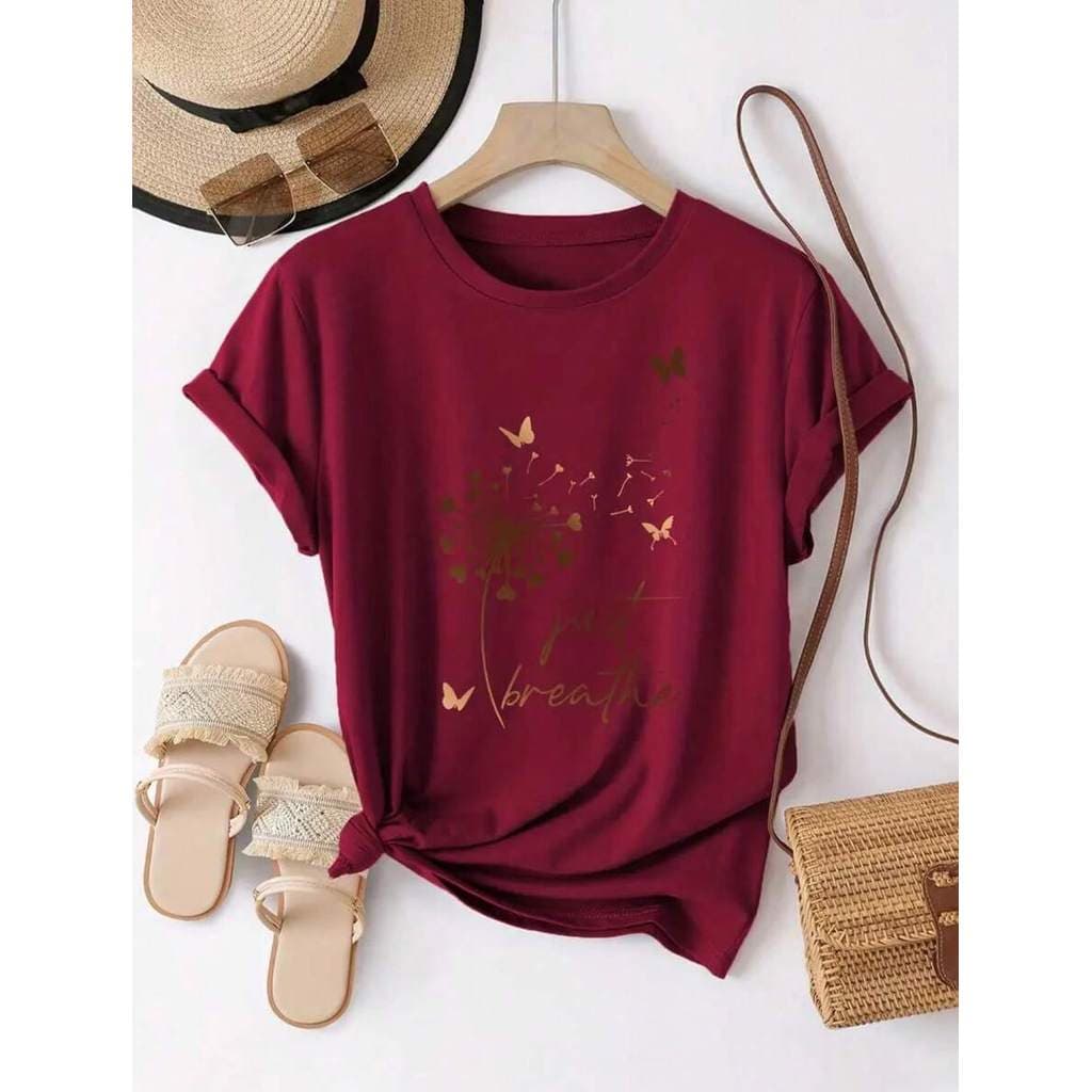 T-Shirt Flores e Borboletas Voando, Decote Solto Com Gola Redonda Tecido  e Macio Ótima Para o Verão - Roupas Femininas