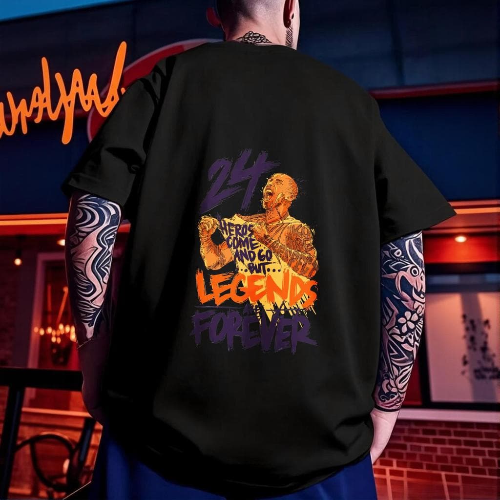Camiseta Preta Masculina Estampa Atleta Esportivo Grafite Roxo Laranja Número Decorativo Manga Curta Gola Redonda Versát