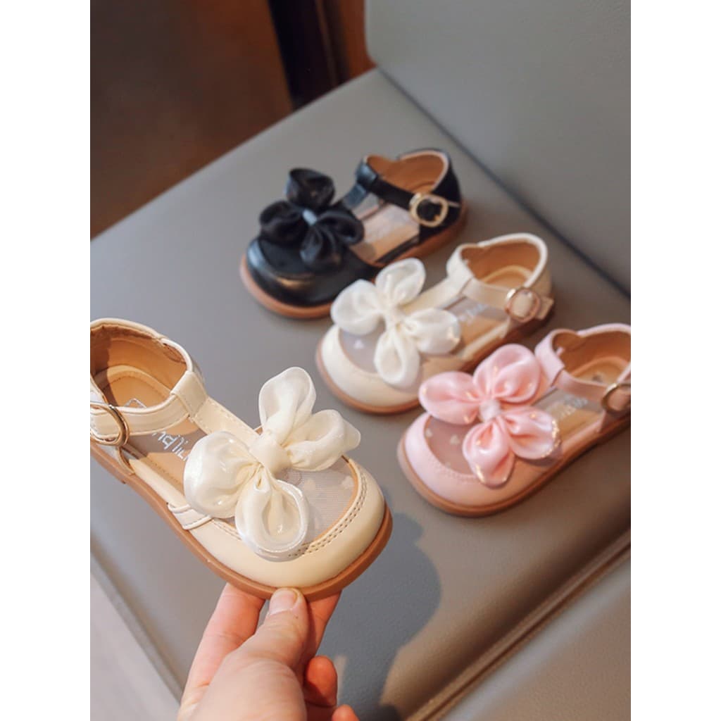 Meninas princesa sandálias 2026 verão novo estilo crianças sapatos de praia feminino Baotou preto plano oco meia sandáli